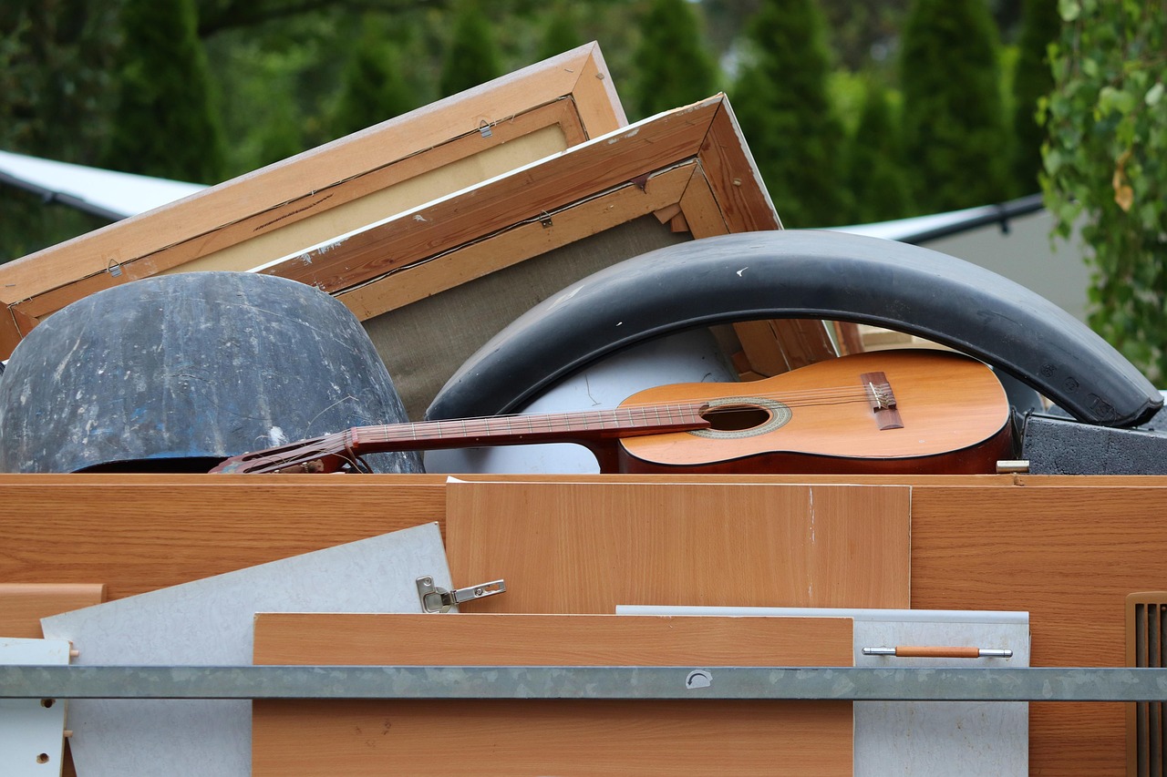 bulky waste, budget resolution, guitar, wood, obsolete, lumber, transport, clear out, old, furniture, charged, removal, waste, landfill, mullberg, mustered out, bulky waste, bulky waste, bulky waste, bulky waste, bulky waste, clear out, waste, waste, landfill